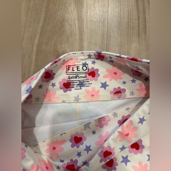 Fleo Shorts - Picture 4 of 8